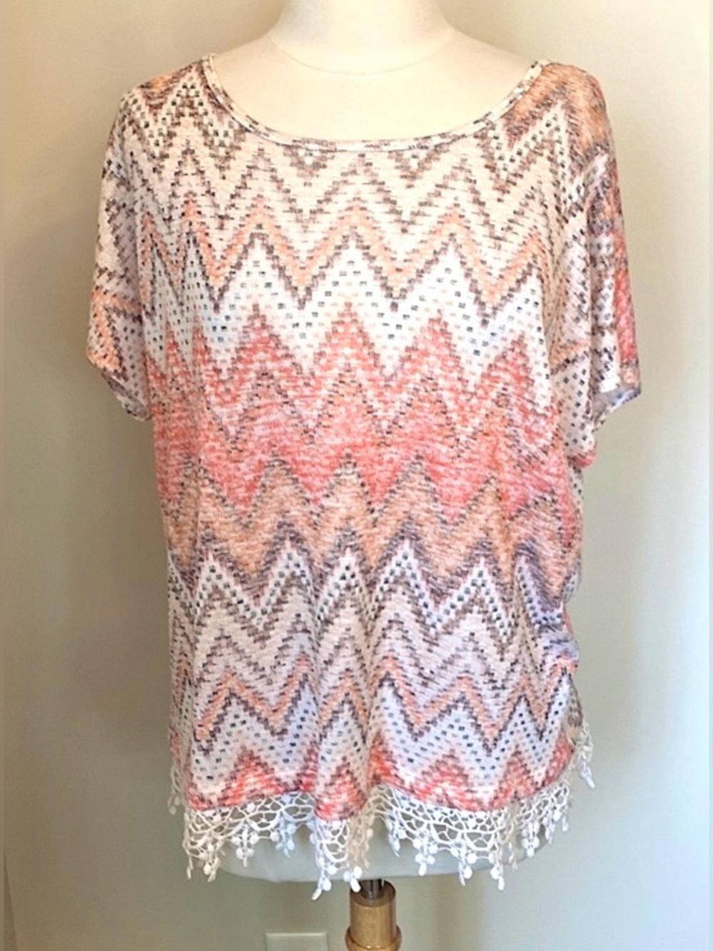 AGB White Pink Grey Chevron Print SZ XL Whimsical Boho Summer Chic Crotchet Top